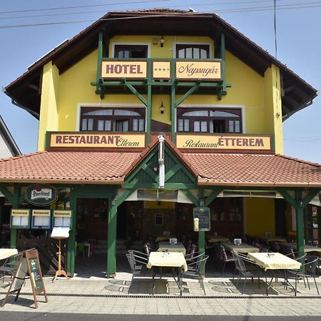 Hotel Napsugar Balatonmáriafürdő Extérieur photo
