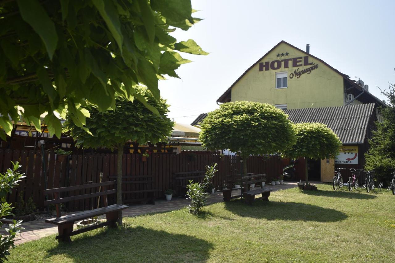 Hotel Napsugar Balatonmáriafürdő Extérieur photo